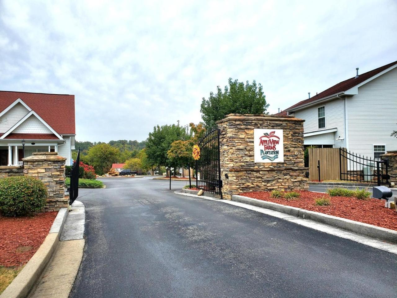 #1 Ranked Condo, W Pool, Gym, Gamer Room! ピジョンフォージ エクステリア 写真